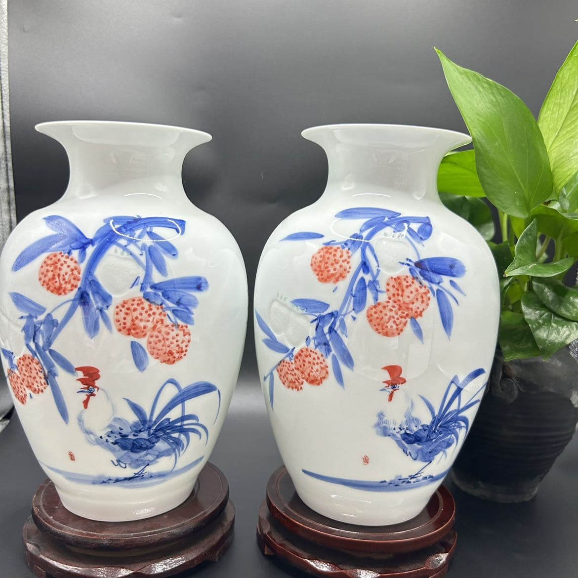 Garden Motif Ceramic Flower Vase detail 3
