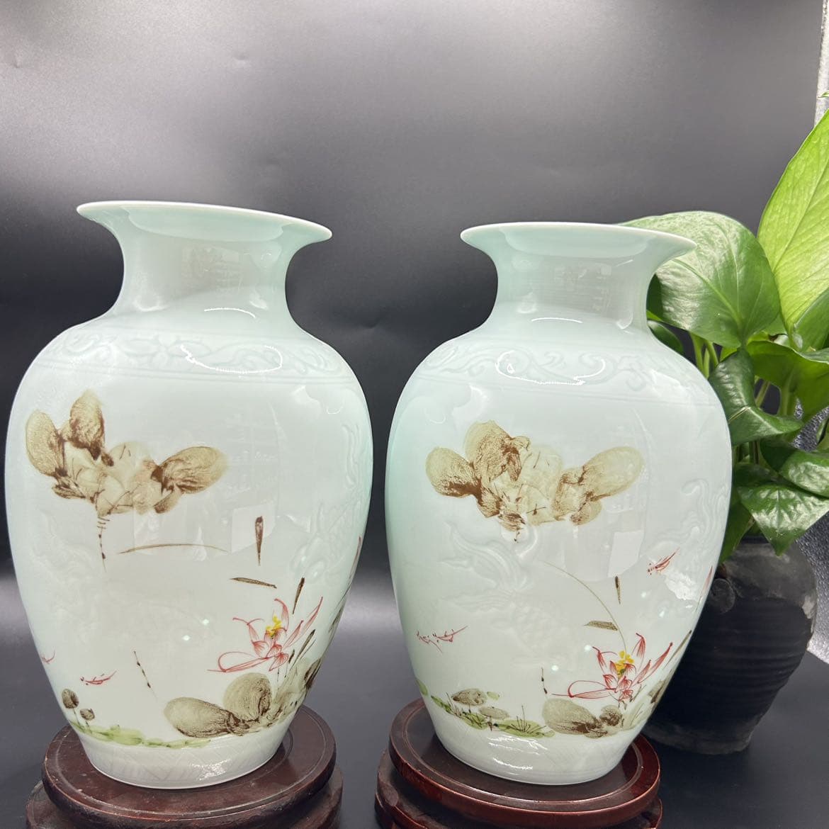 Garden Motif Ceramic Flower Vase detail 4