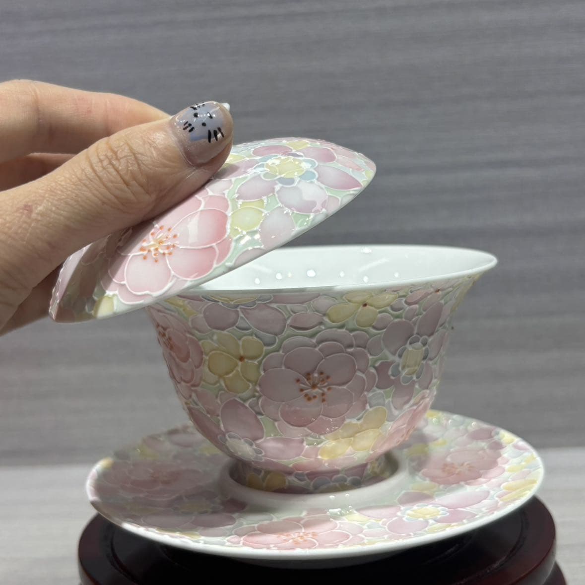 Pastel Floral Hand-Painted Gaiwan detail 2