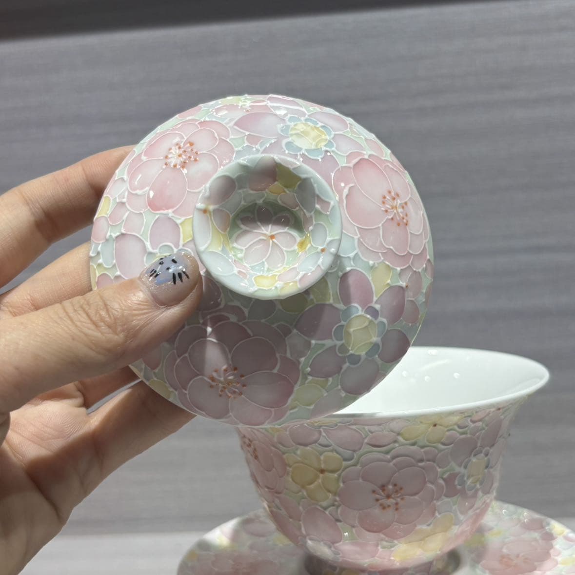 Pastel Floral Hand-Painted Gaiwan detail 3